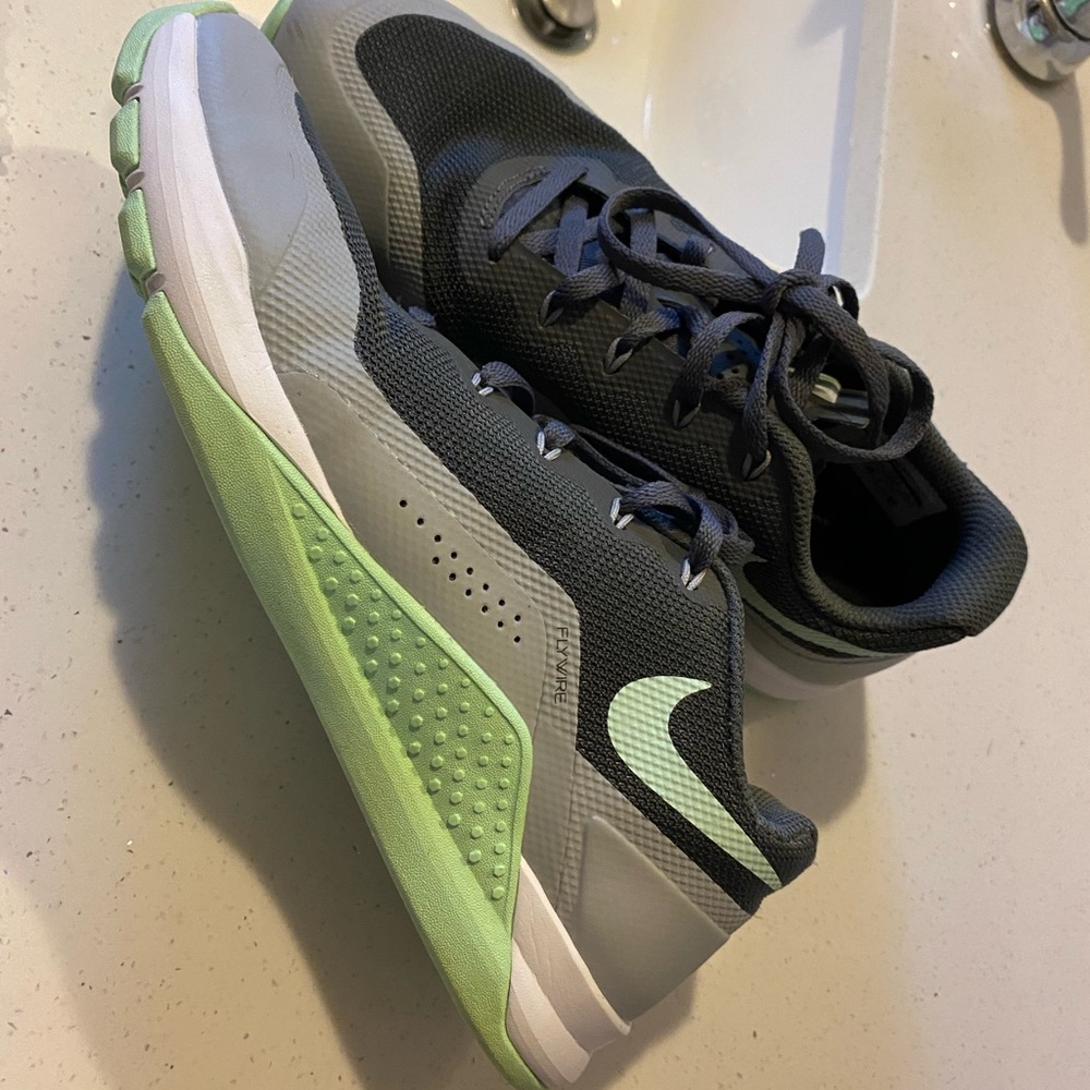 Women sneakers size 7.5